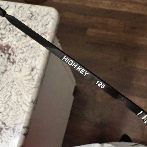 QUAY - HIGHKEY SUNGLASSES - Picture 4 of 4